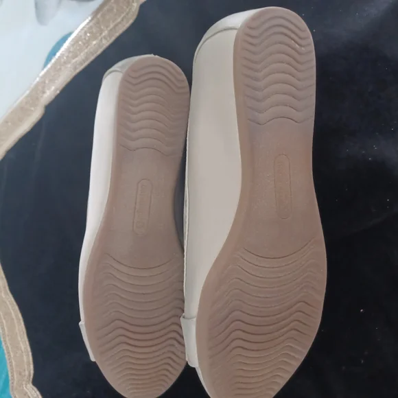 BareTraps Gold Cream Wedge with Elegant Buckle - Picture 2 of 4